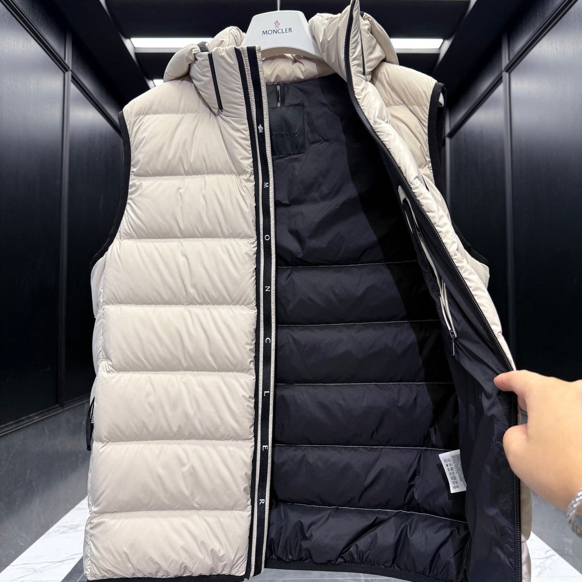 MONC VALMASQUE VEST