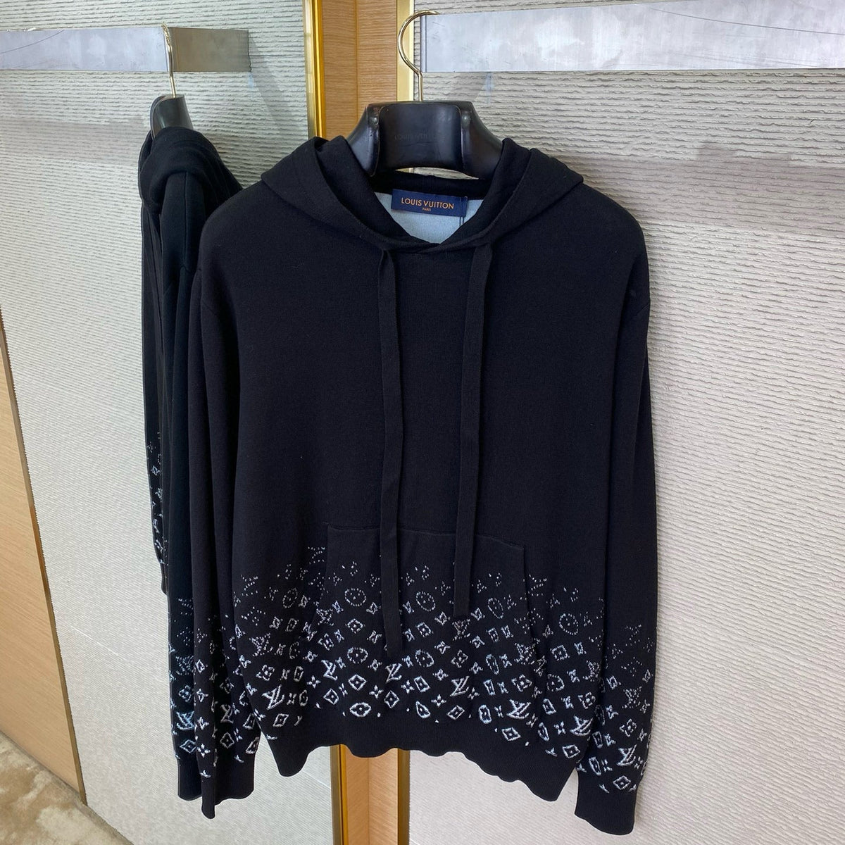 LOU HOODIE