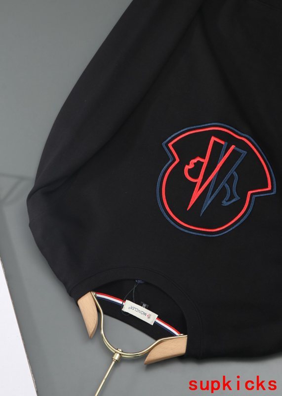 Moncler Luxury Cloth