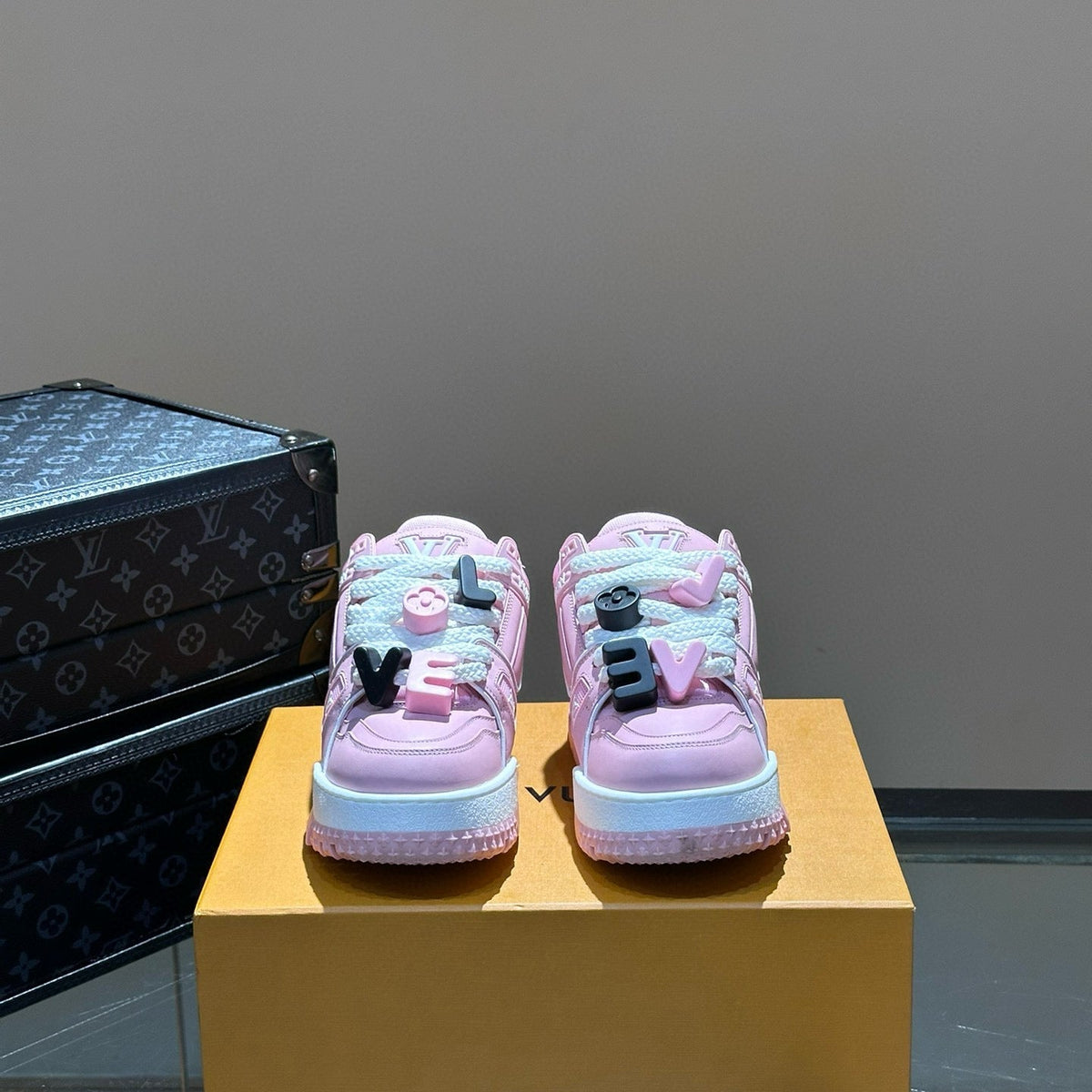 LOU TRAINERS