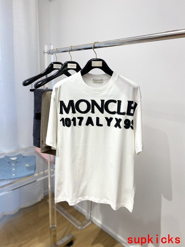 Moncler Luxury Cloth