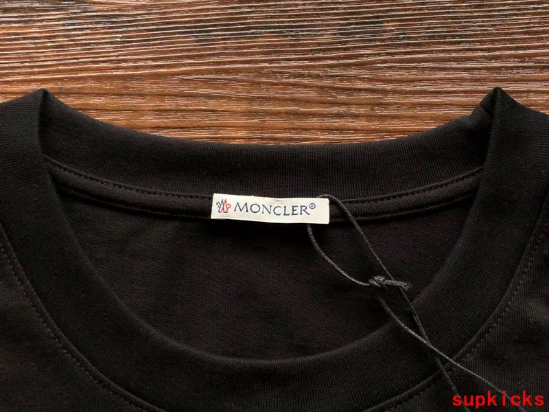 Moncler Luxury Cloth