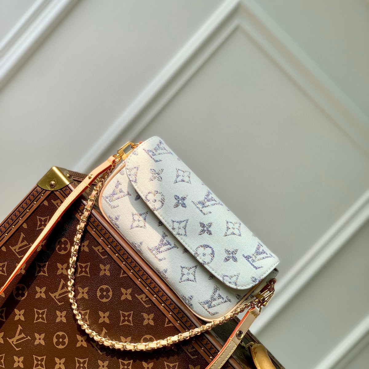 LOU IVY WALLET ON CHAIN BAG