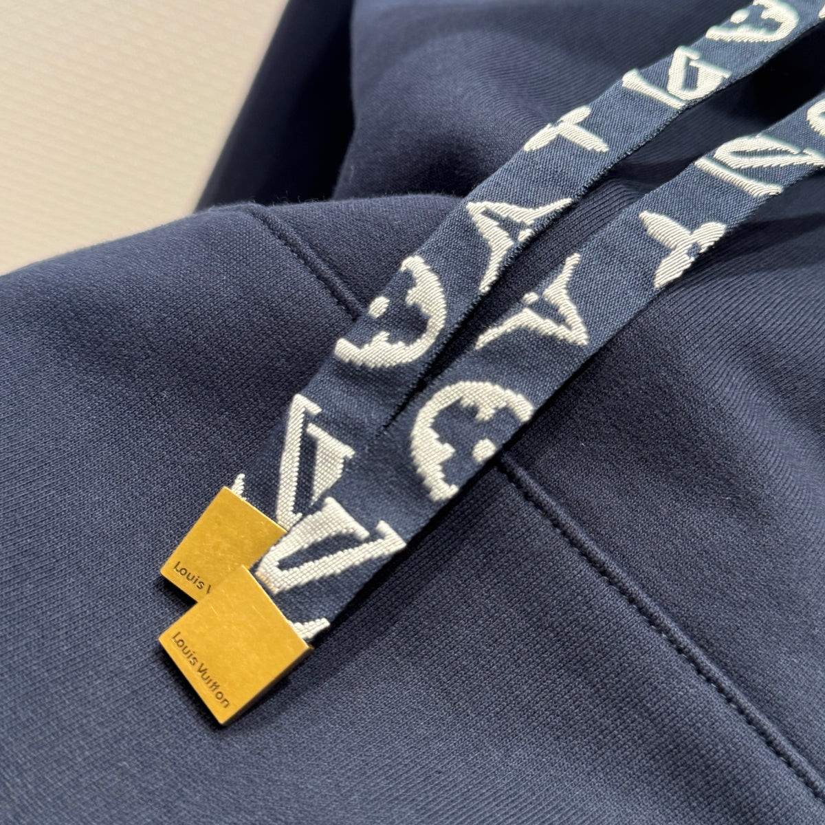 LOU HOODIE