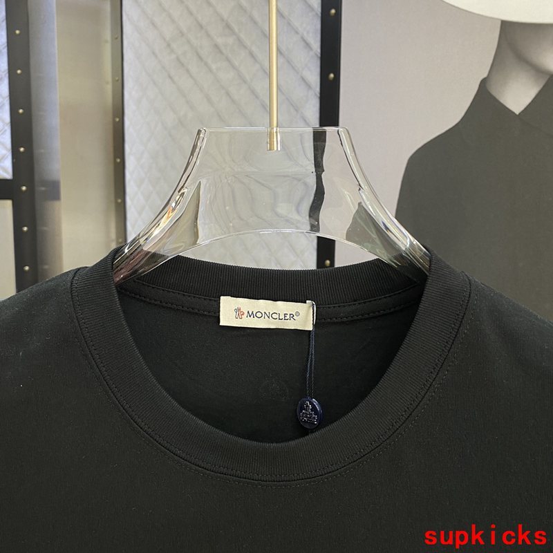 Moncler Luxury Cloth