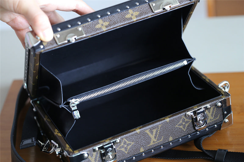I W Fashion Lu-Vi bags - 10188