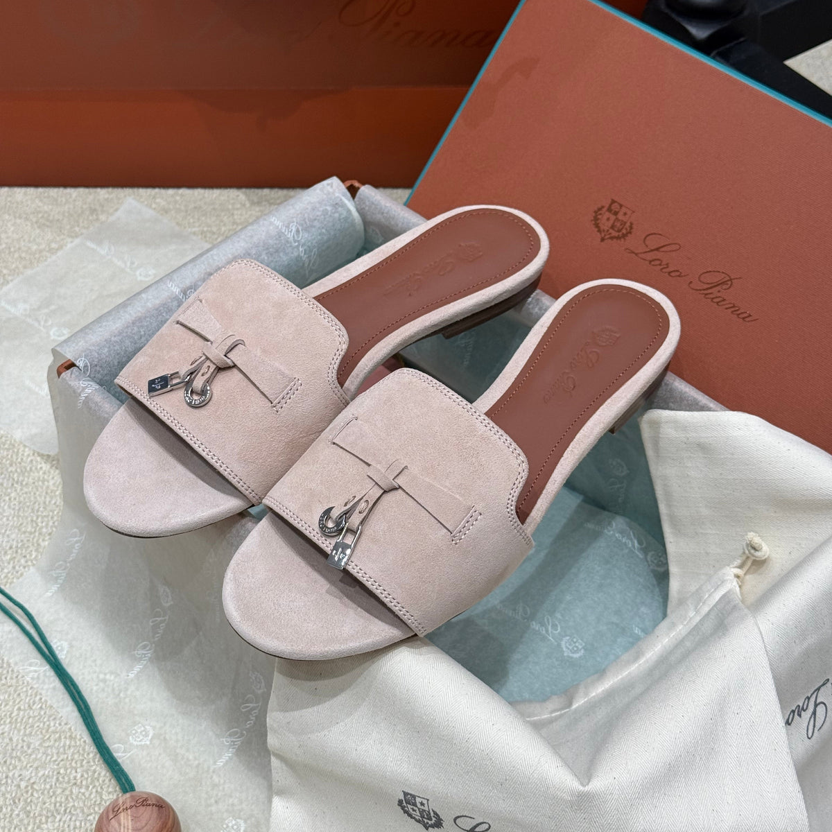 LORO P SUMMER CHARM SLIPPER