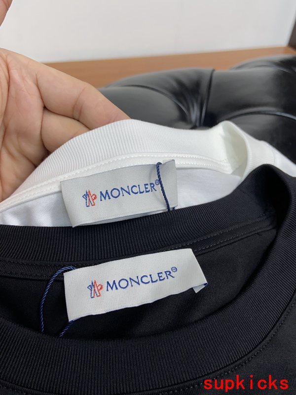 Moncler Luxury Cloth