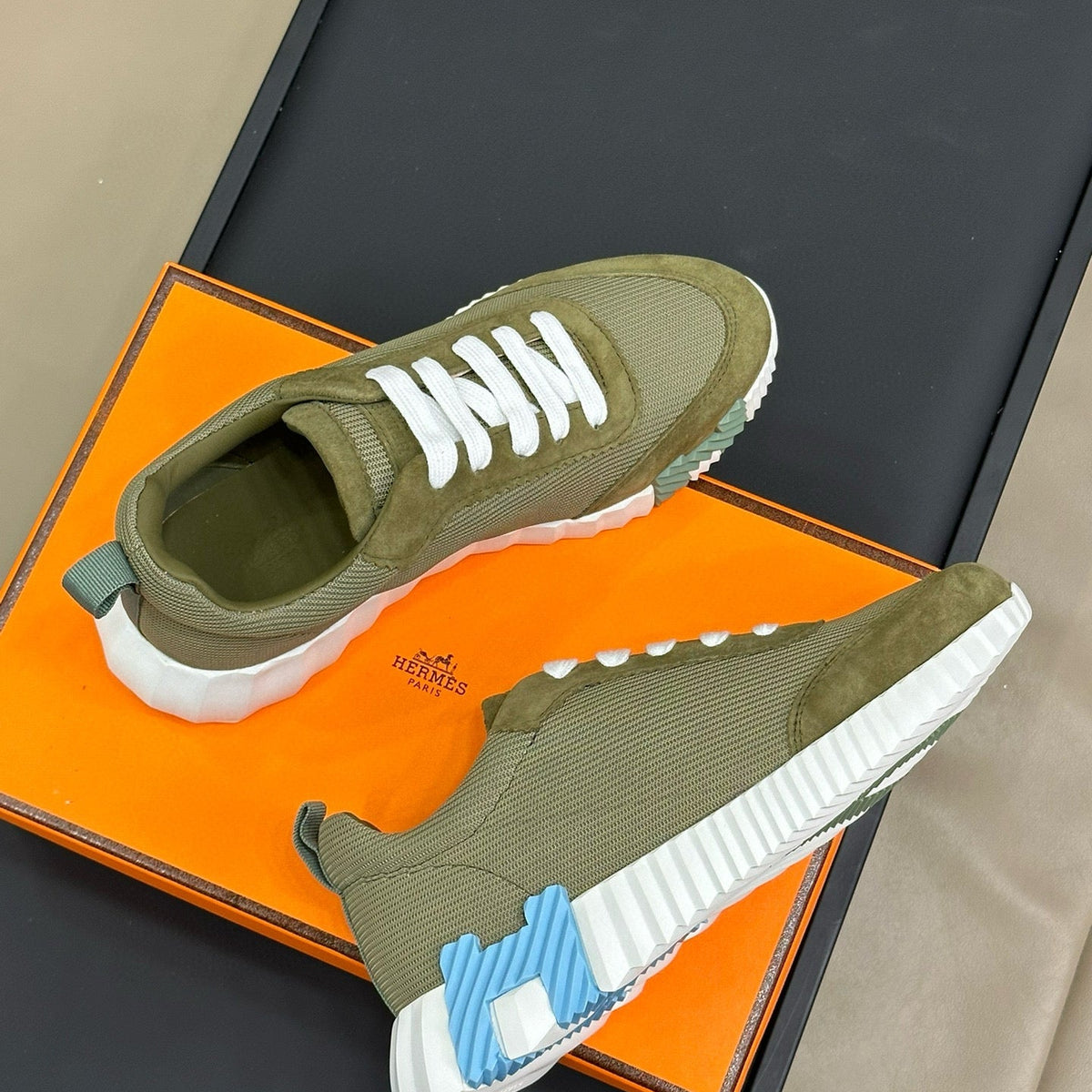 HERM BOUNCING SNEAKER