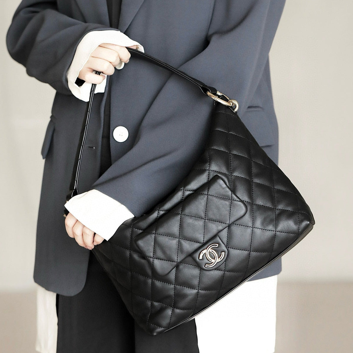 CC 23B HOBO BAG