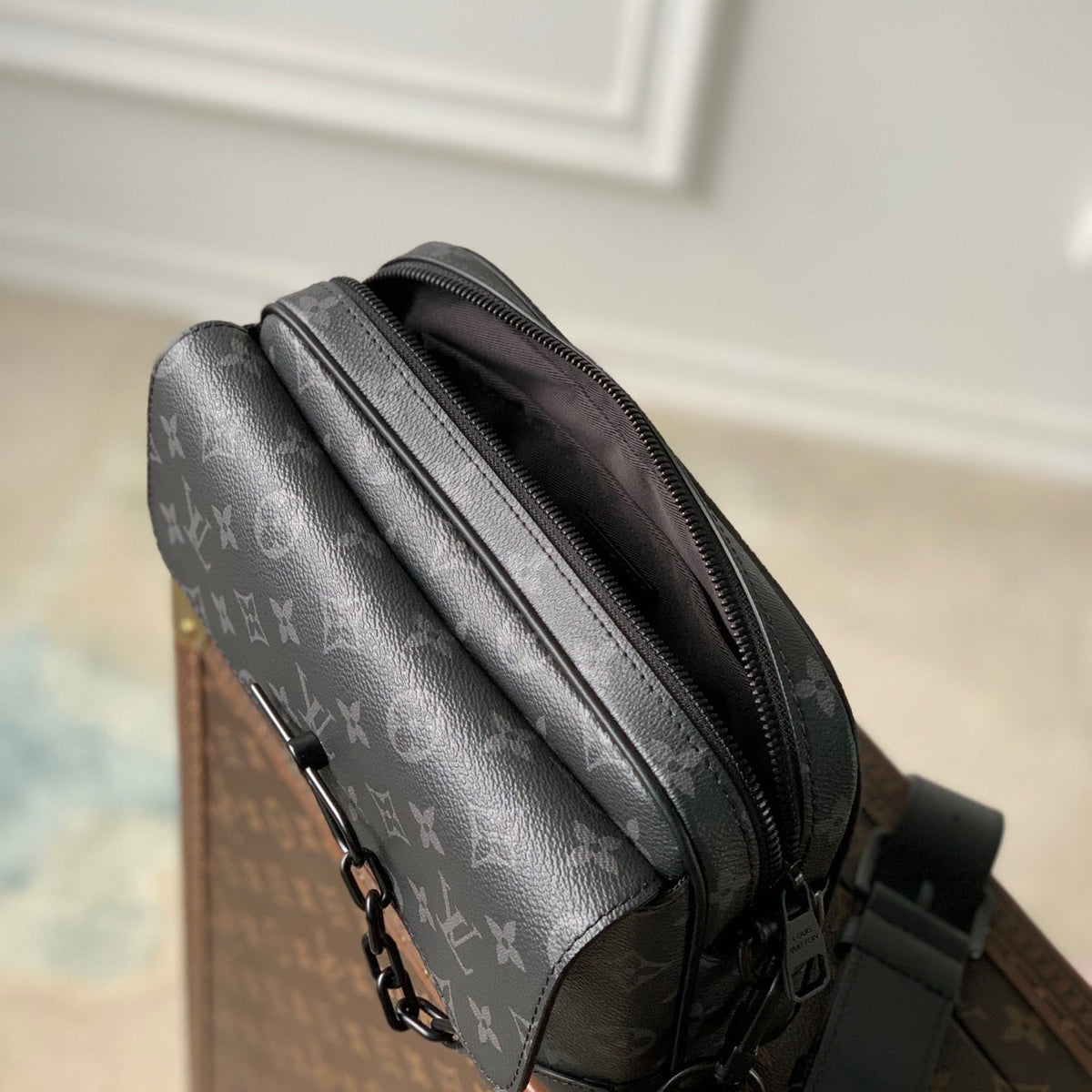 LOU STEAMER MESSENGER BAG