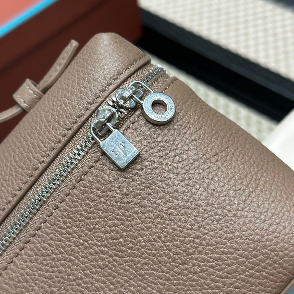 LORO P EXTRA POCKET L19 BAG