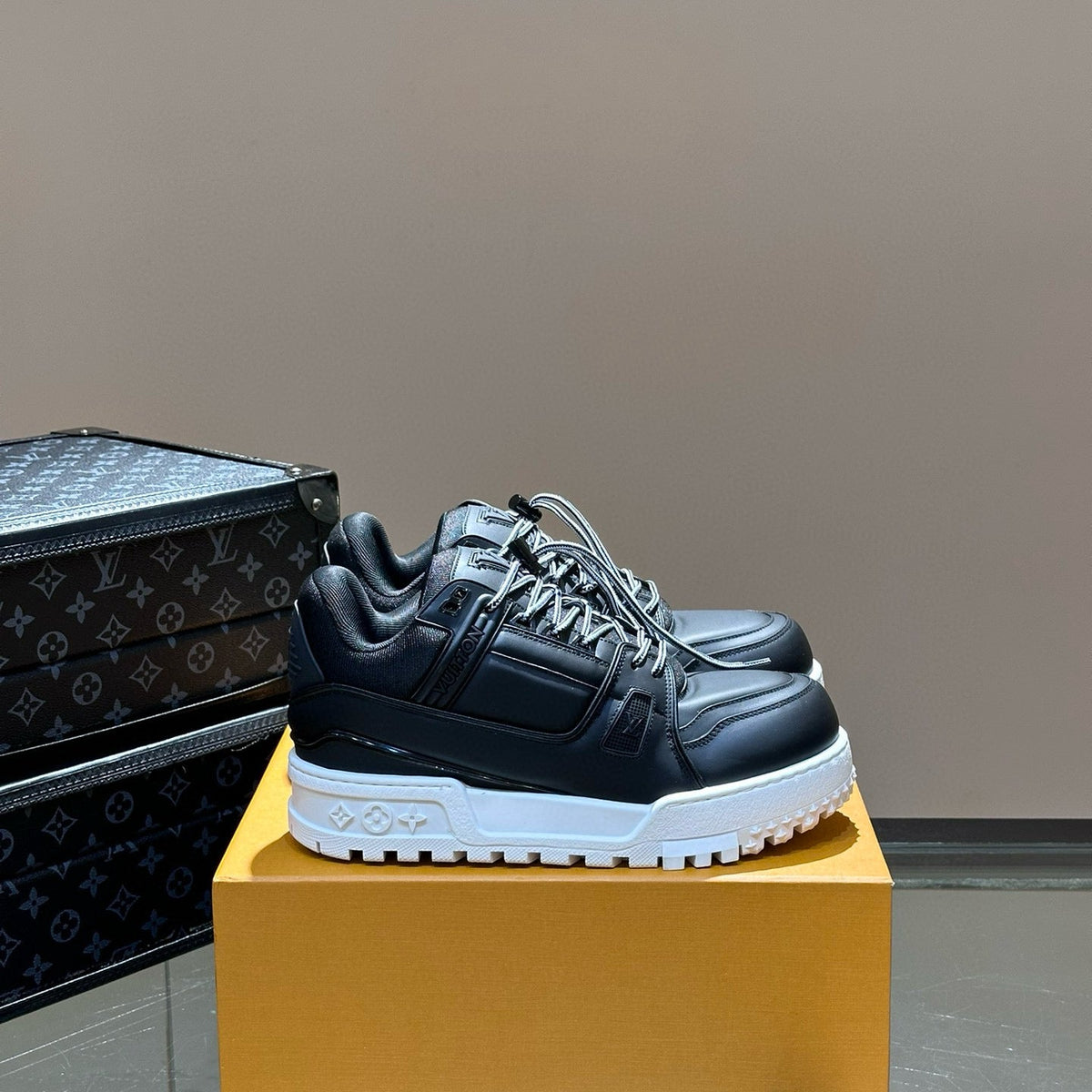 LOU TRAINERS