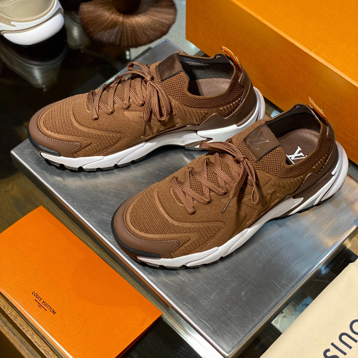 LOU RUNNER TATIC TRAINERS