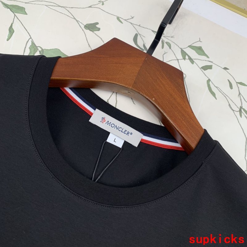 Moncler Luxury Cloth