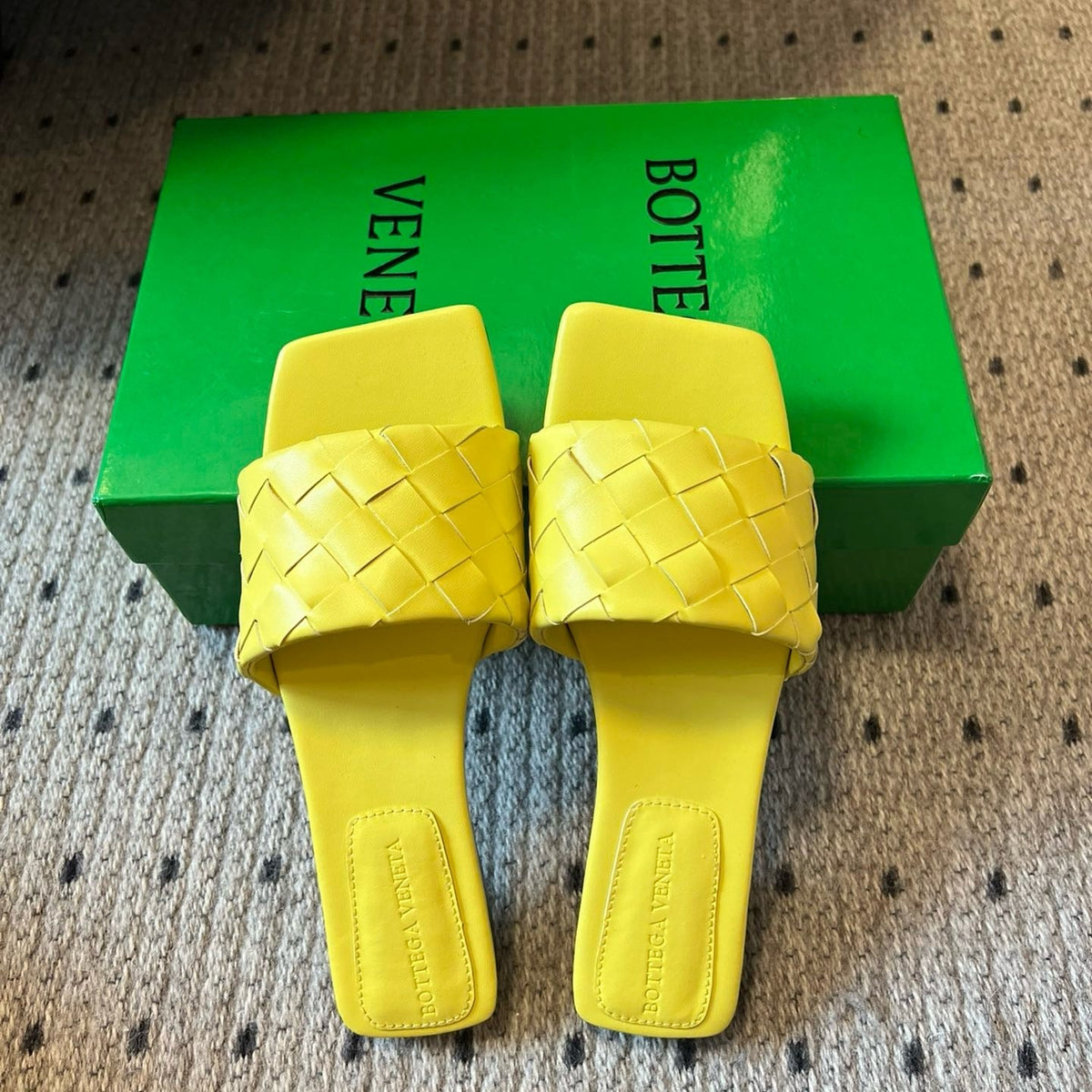 BOTT V SANDALS