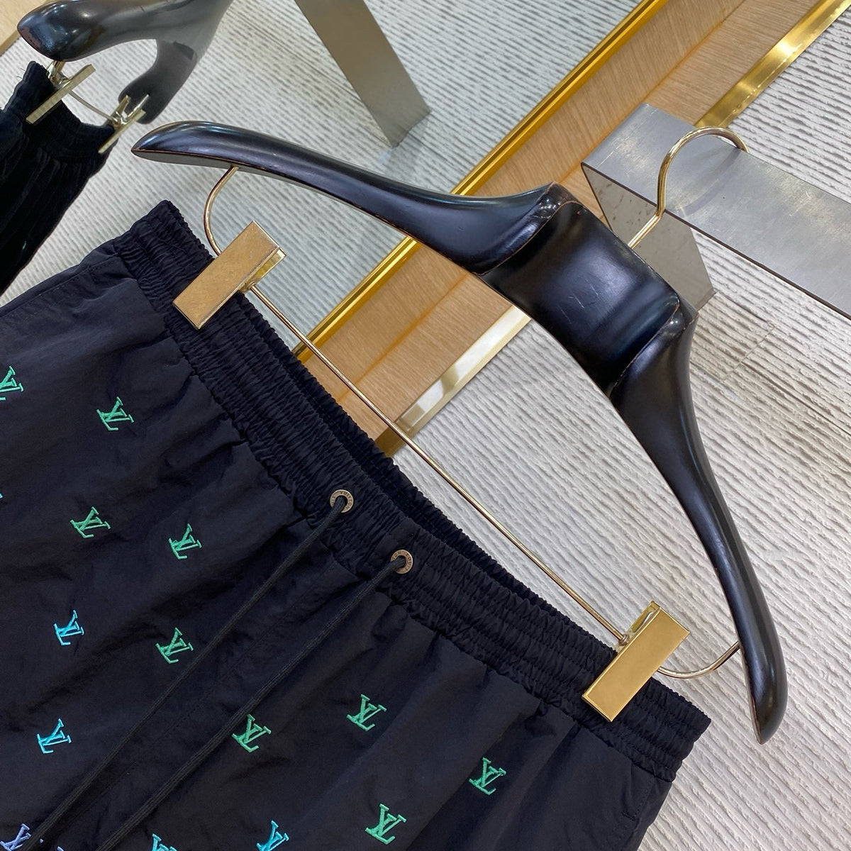LOU SHORTS