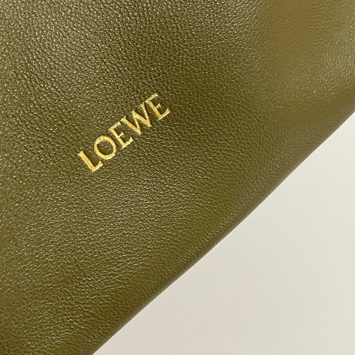 LOEW SMALL SQUEEZE BAG