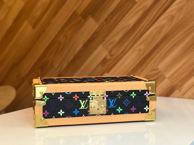 I W Fashion Lu-Vi bags - 9500