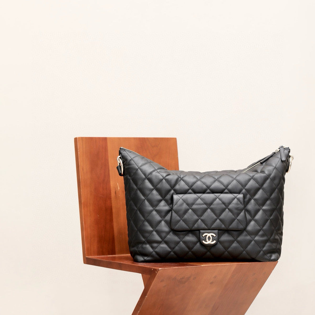 CC 23B MAXI HOBO BAG