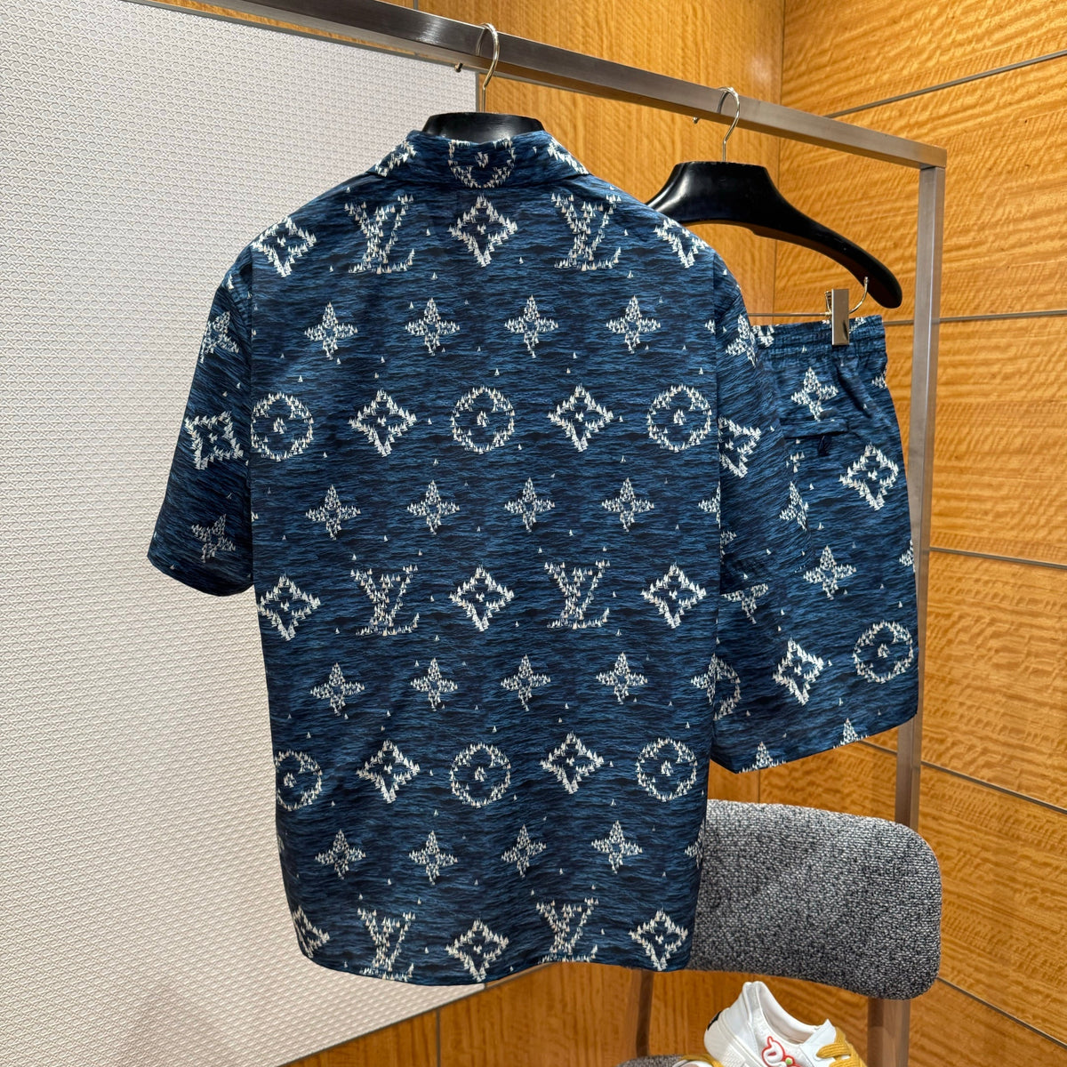 LOU SHIRT