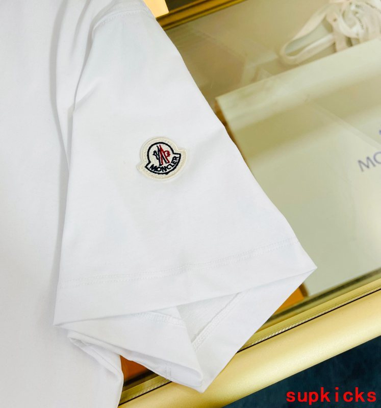 Moncler Luxury Cloth