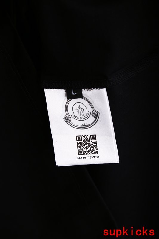 Moncler Luxury Cloth