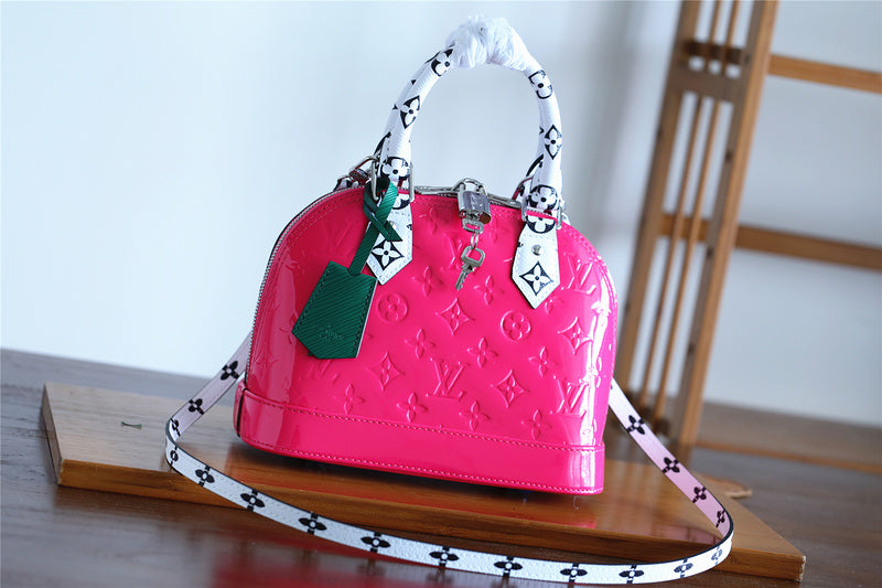I W Fashion Lu-Vi bags - 8276