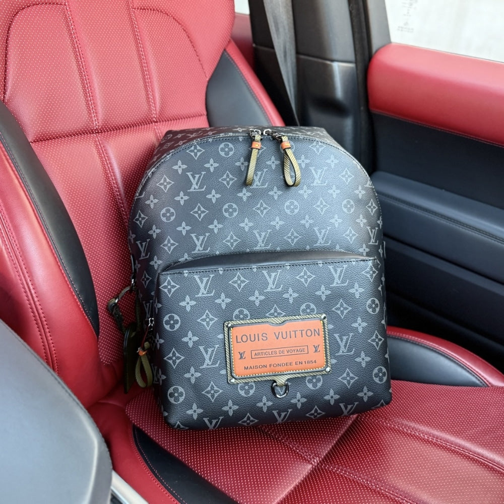 LV DISCOVERY BACKPACK MONOGRAM BLACK 37CM