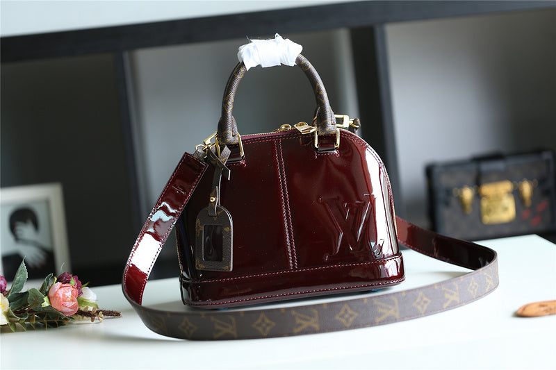 I W Fashion Lu-Vi bags - 8279