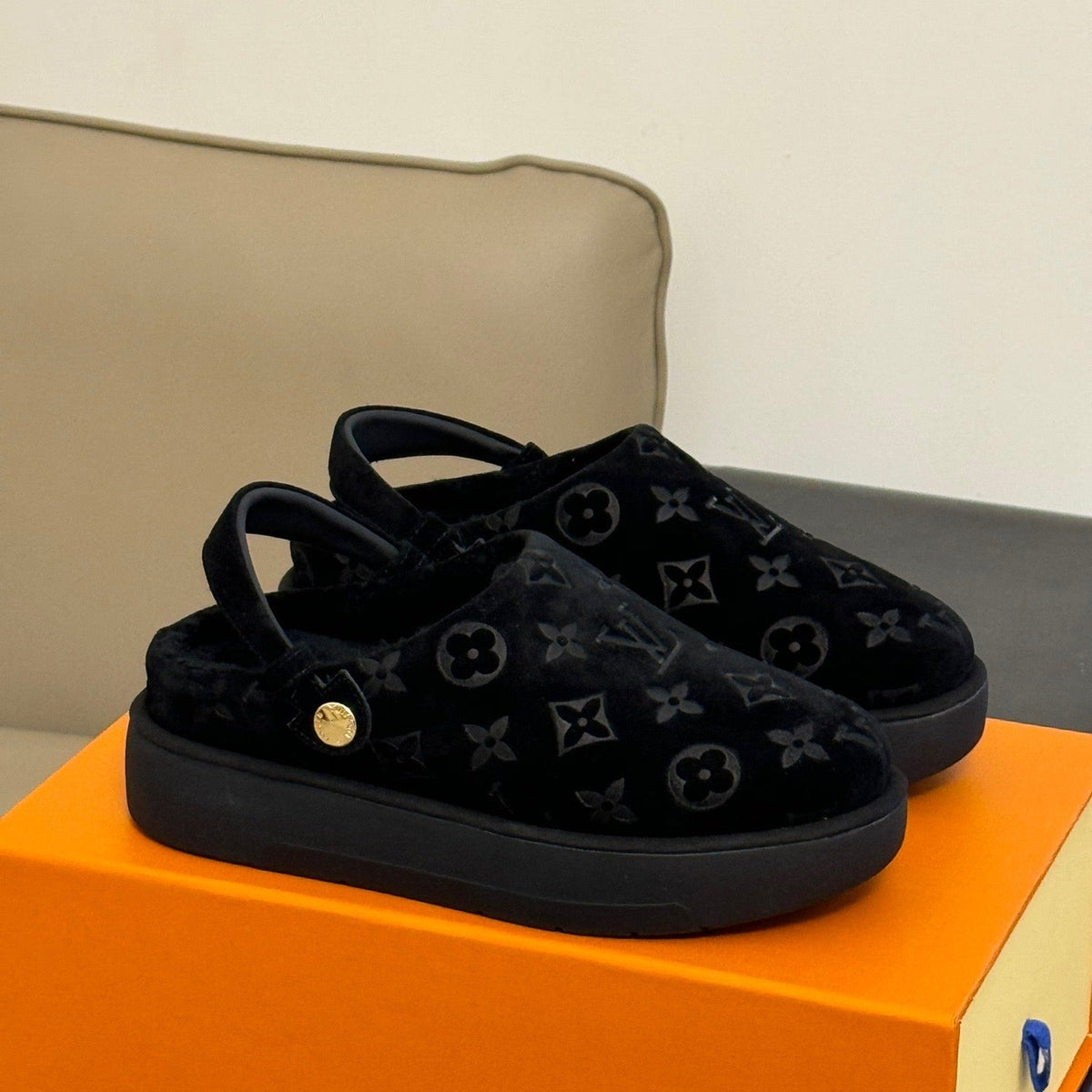 LOU ASPEN CLOGS