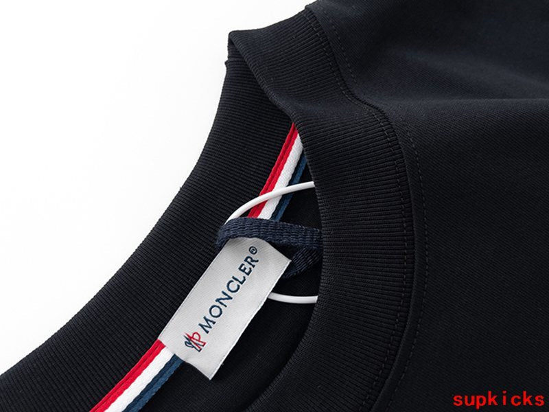 Moncler Luxury Cloth