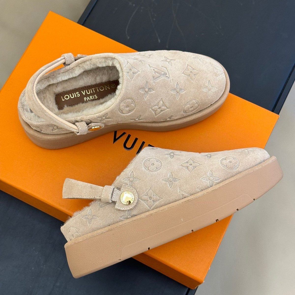 LOU ASPEN CLOGS