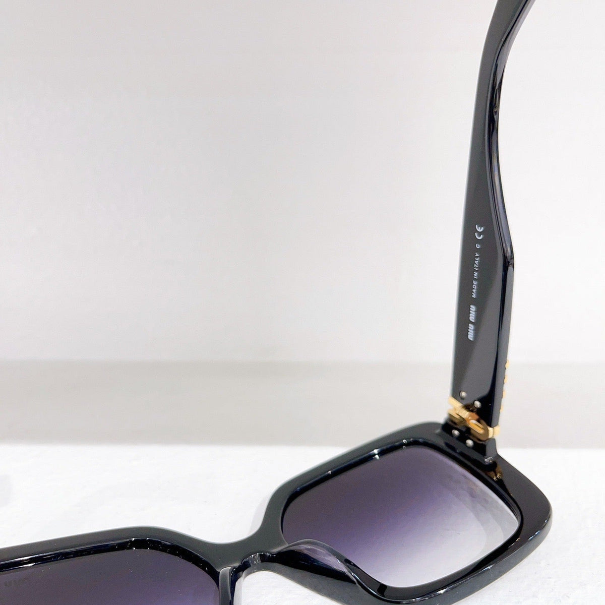 MIU M SUNGLASSES