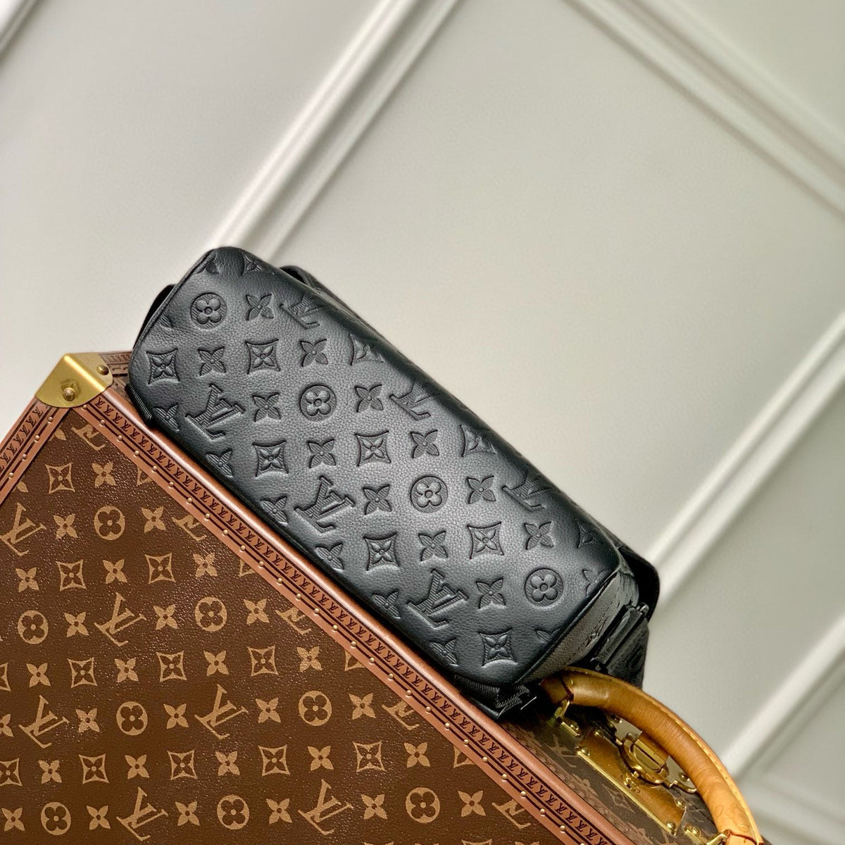 LOU PM VOYAGER BAG