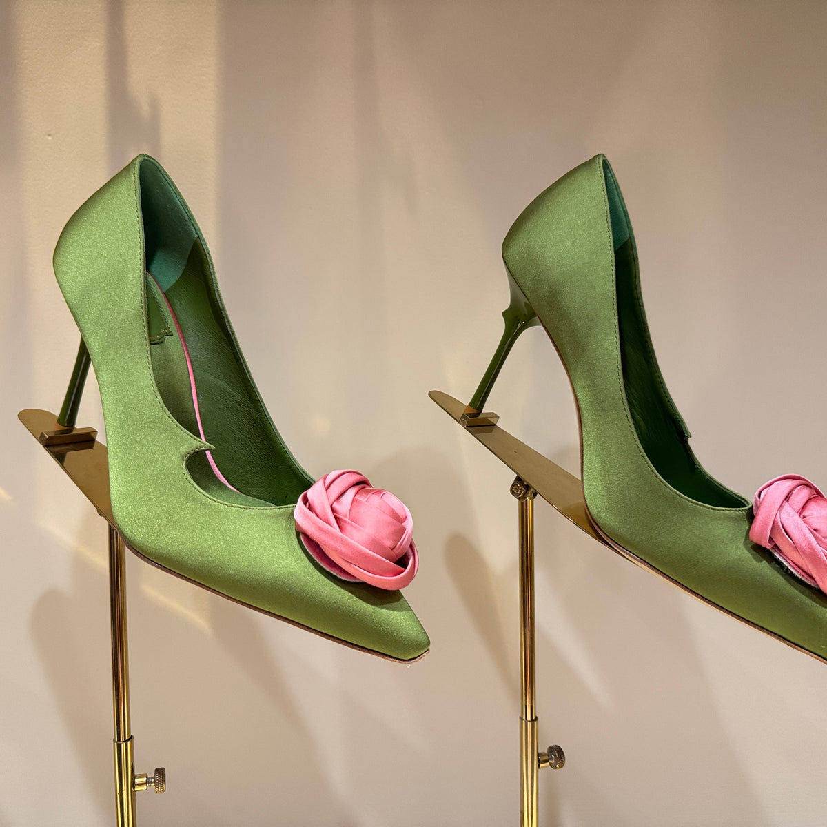 ROGER V HEELS