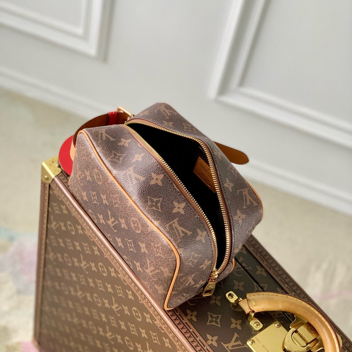 LOU LOCKER DOPP KIT