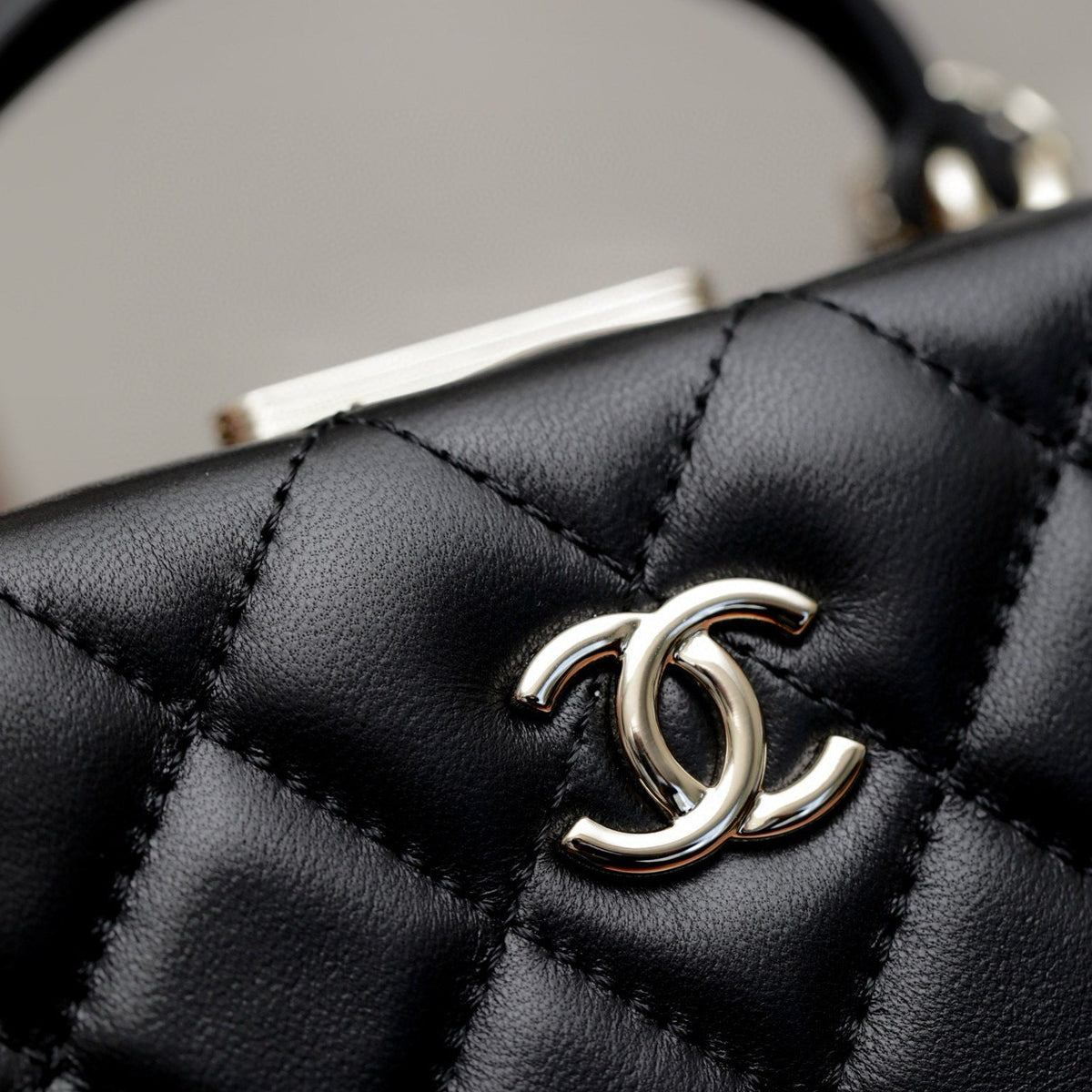 CC SMALL BOX CHAIN BAG