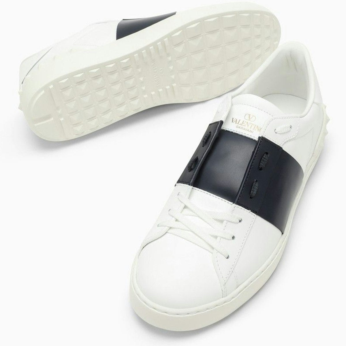 WHITE/BLACK OPEN SNEAKER