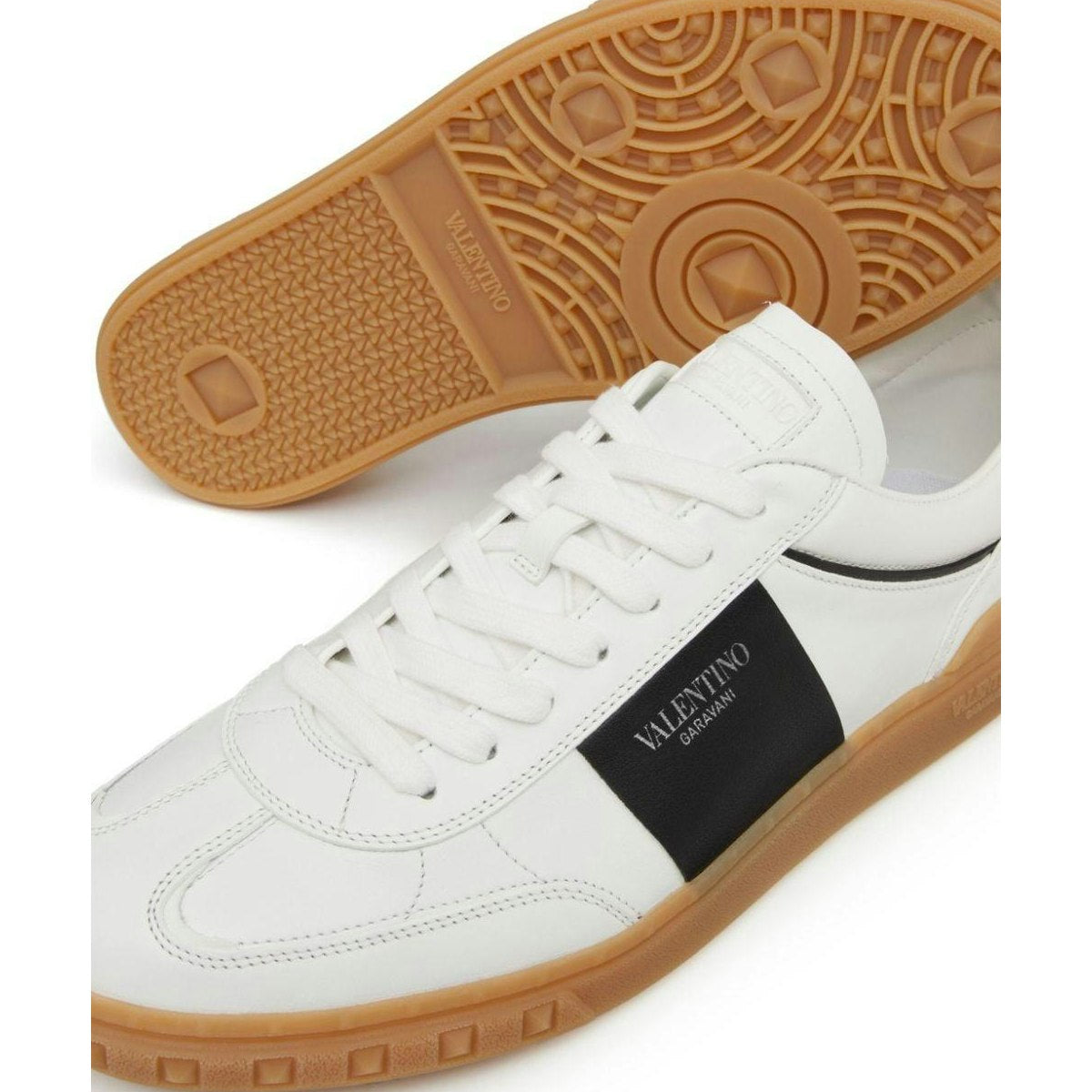 Upvillage Sneakers