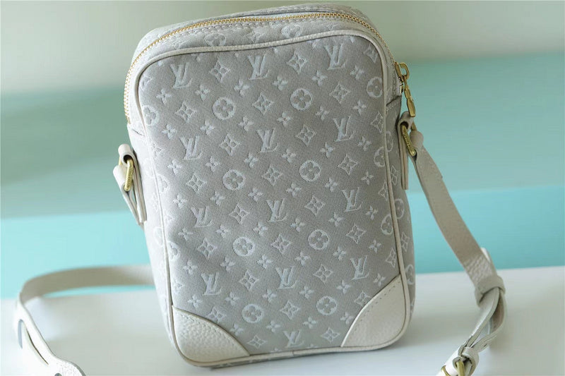 I W Fashion Lu-Vi bags - 9895