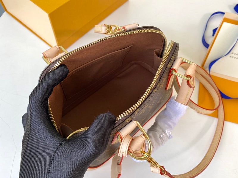 I W Fashion Lu-Vi bags - 17741