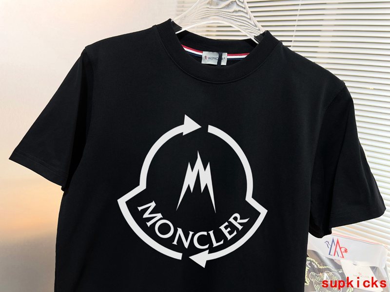 Moncler Luxury Cloth