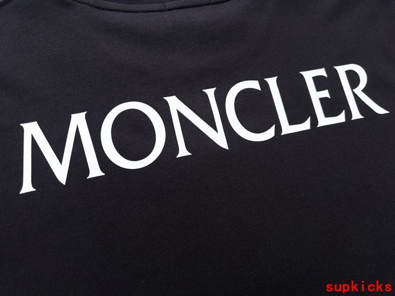 Moncler Luxury Cloth