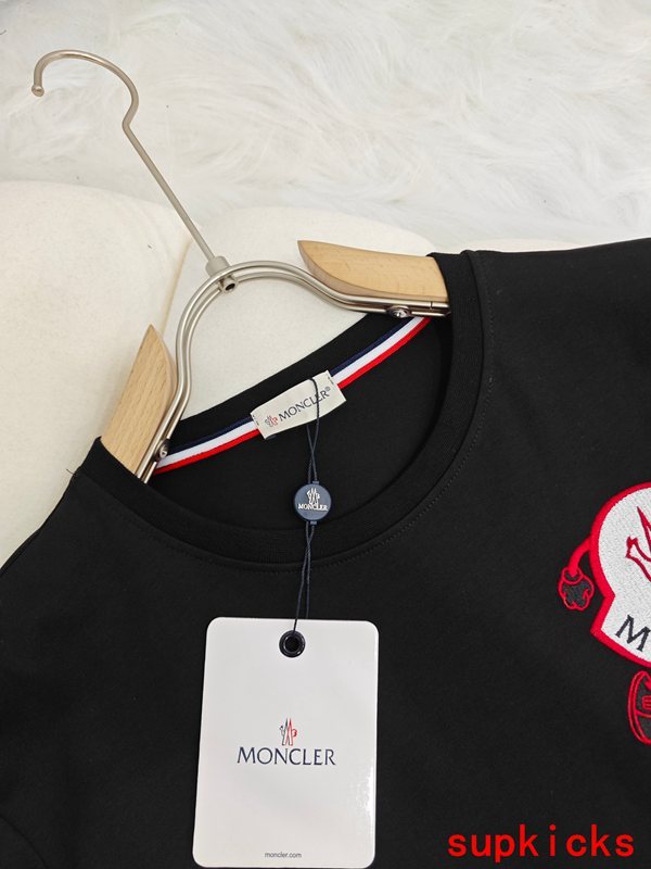 Moncler Luxury Cloth