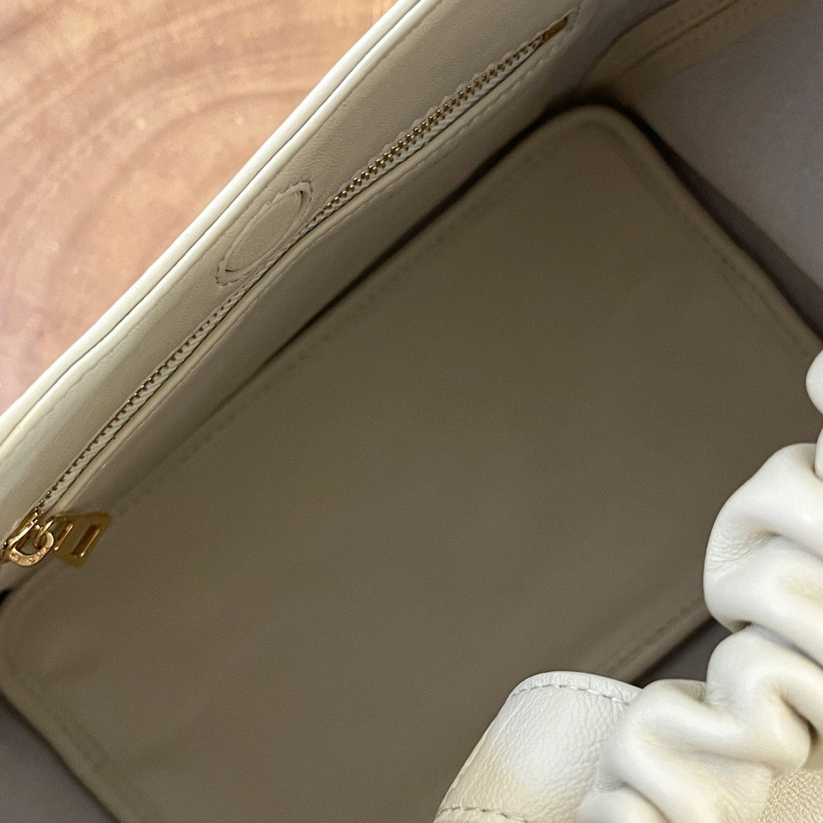 LOEW SMALL SQUEEZE BAG
