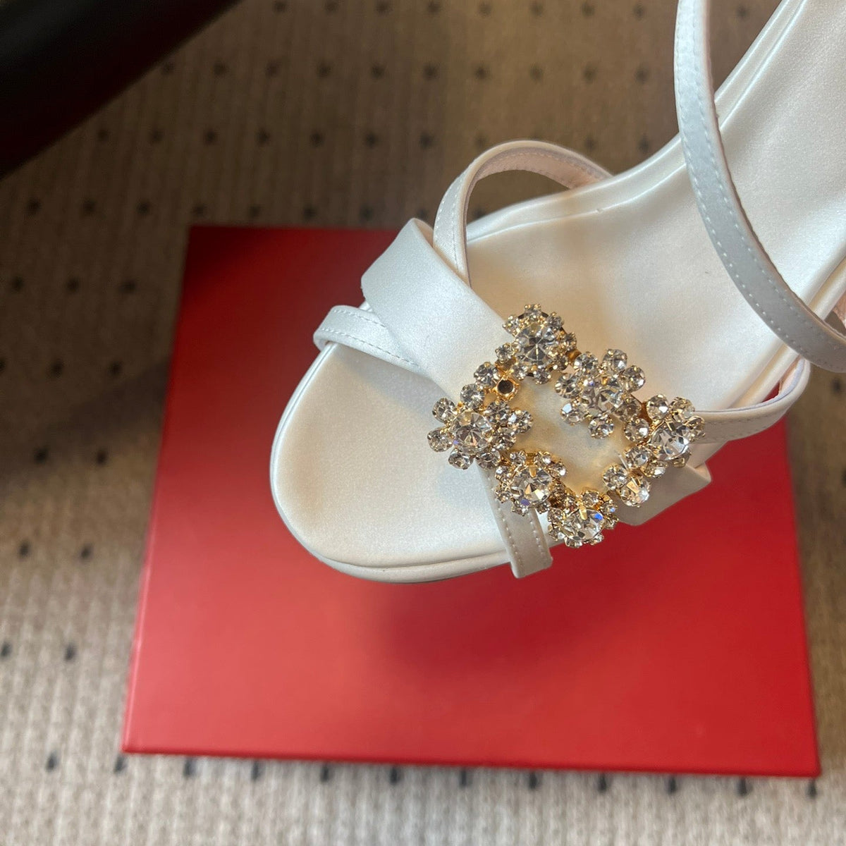 ROGER V HEELS