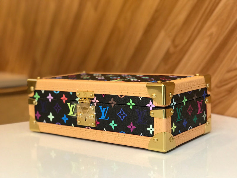 I W Fashion Lu-Vi bags - 9500