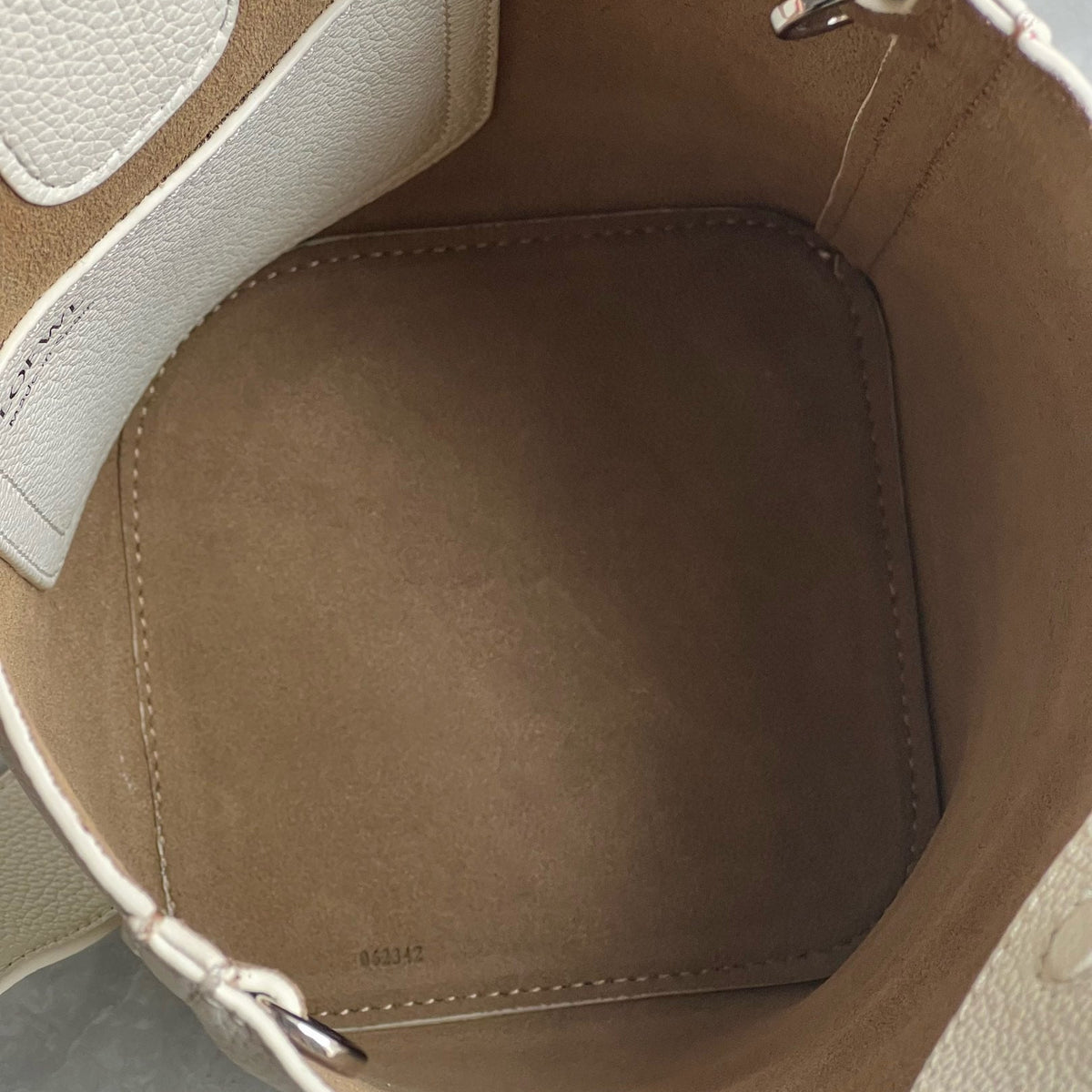 LOEW MINI PEBBLE BUCKET BAG