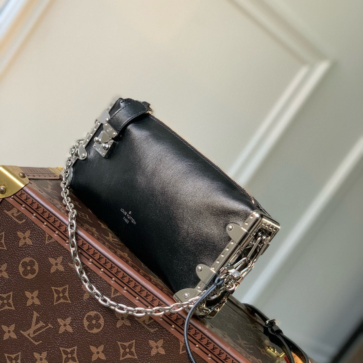 LOU SLIM TRUNK BAG